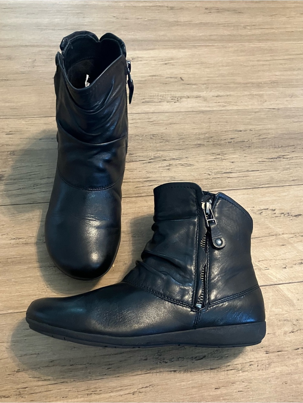 Josef Seibel German soft quality black leather side zip flat ankle. Size 36/5.5